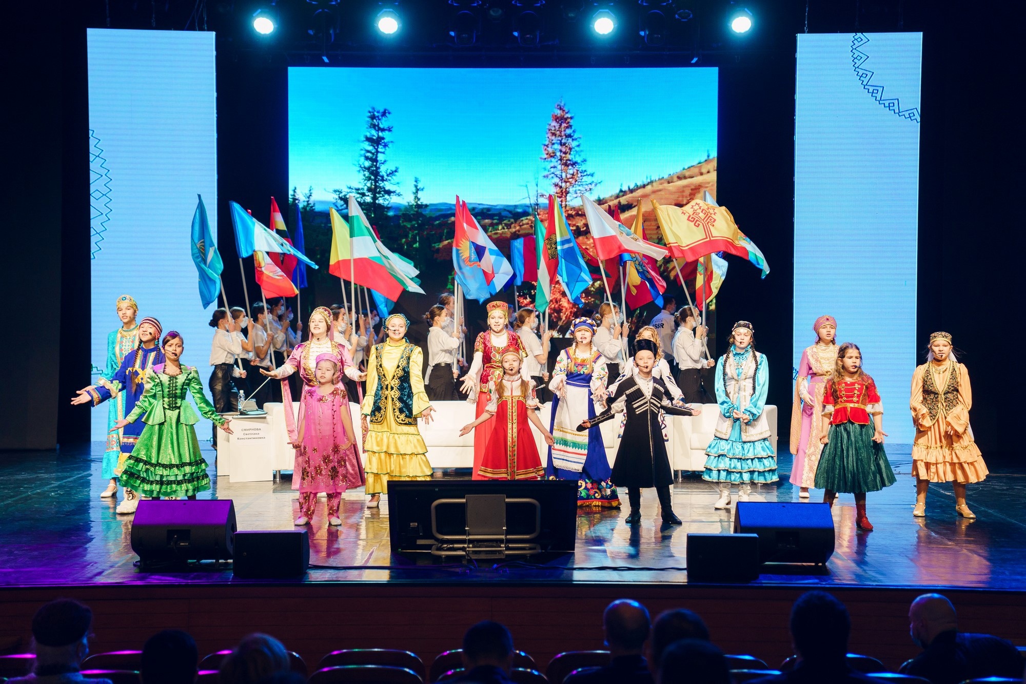 Национальный форум россии. Фото с Всероссийского форума национального единства Ханты-Мансийск.