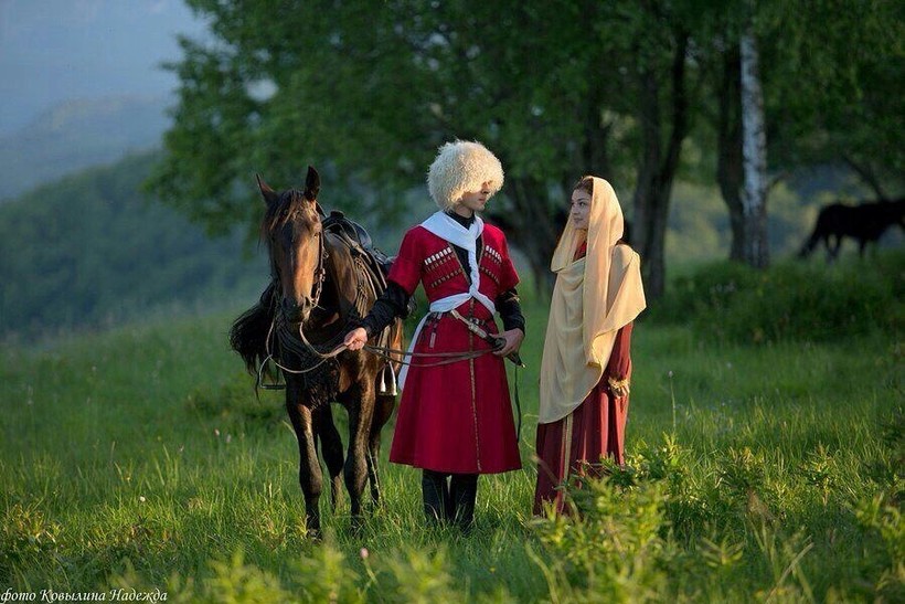Аварцы – дагестанский народ, один из коренных народов Кавказа, исторически проживающий в Нагорном Дагестане.jpg