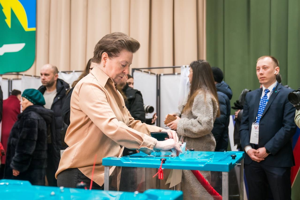 По традиции глава региона проголосовала в первые часы на участке №294 в Ханты-Мансийске.jpg